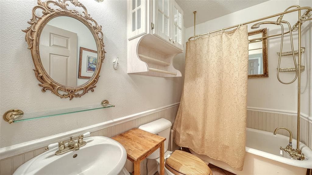 2046 CORDES STREET photo 25
