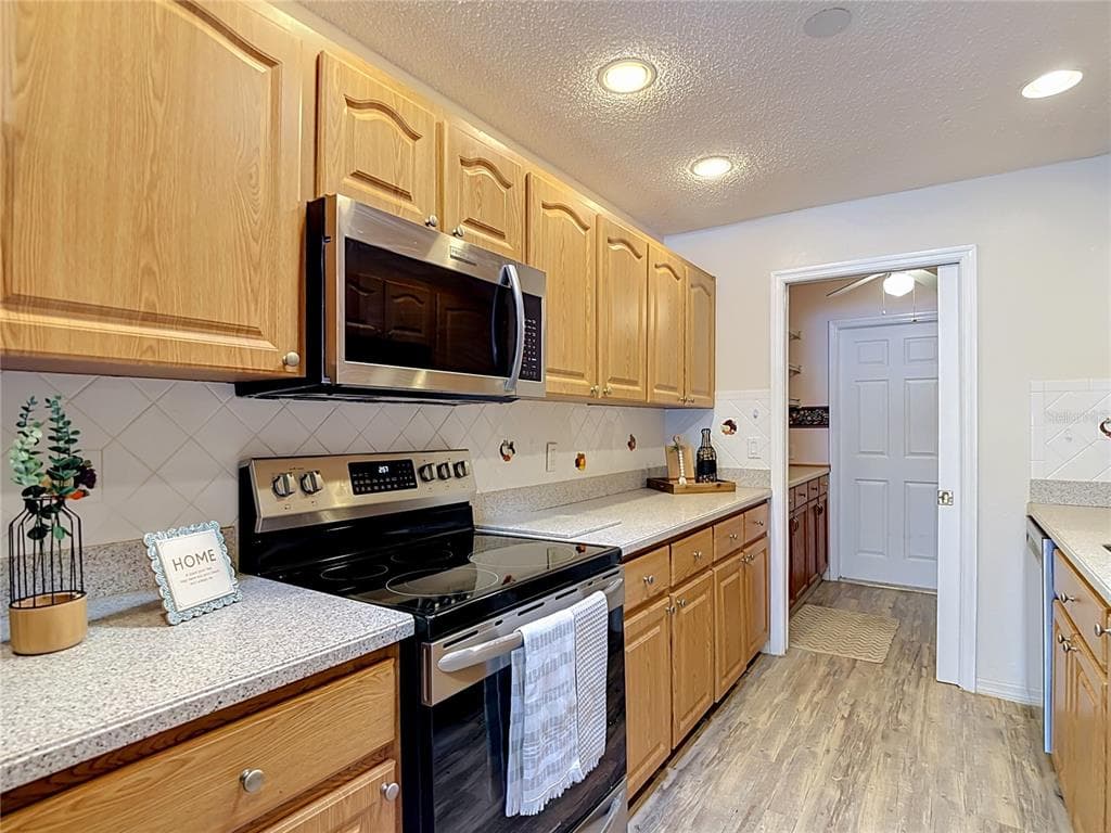 7406 HEATHER WALK DRIVE photo 17