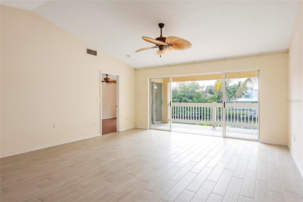 870 HUDSON AVENUE 870 photo 7