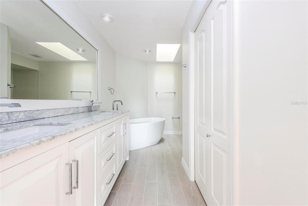 870 HUDSON AVENUE 870 photo 10
