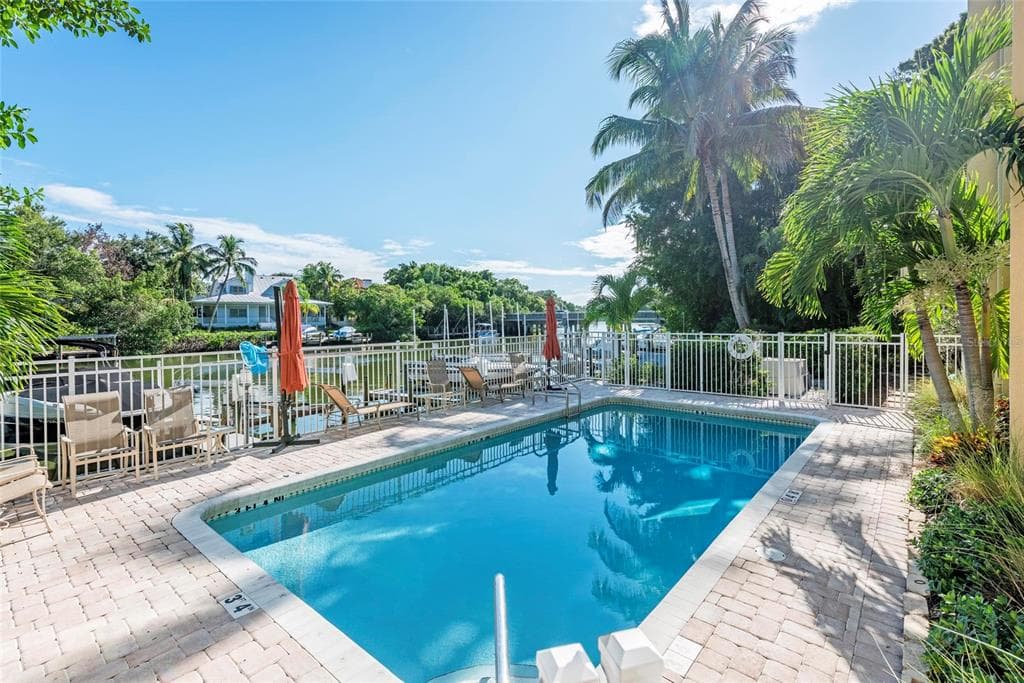 870 HUDSON AVENUE 870 photo 14