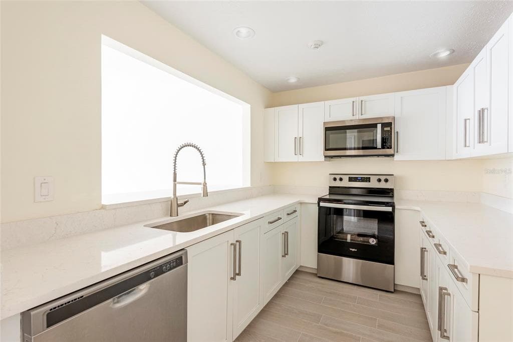 870 HUDSON AVENUE 870 photo 15