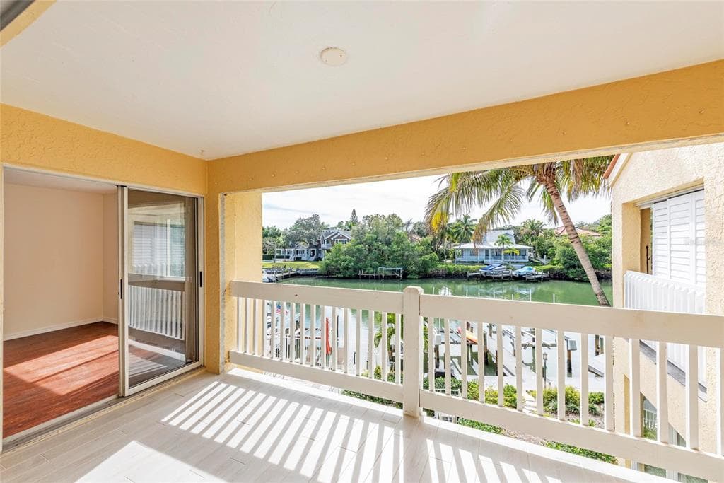 870 HUDSON AVENUE 870 photo 4