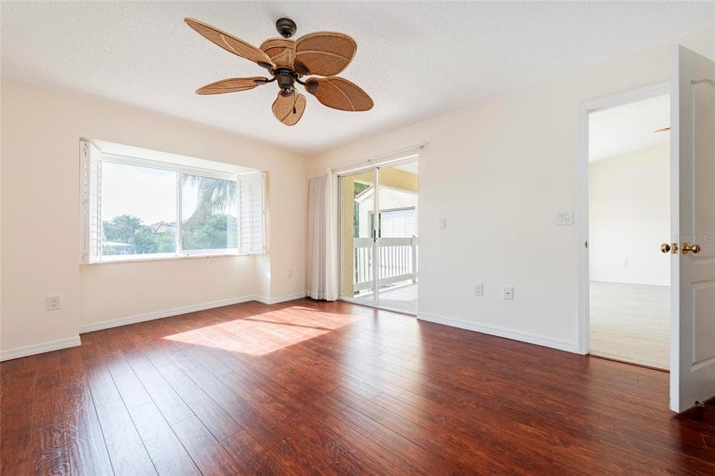 870 HUDSON AVENUE 870 photo 8