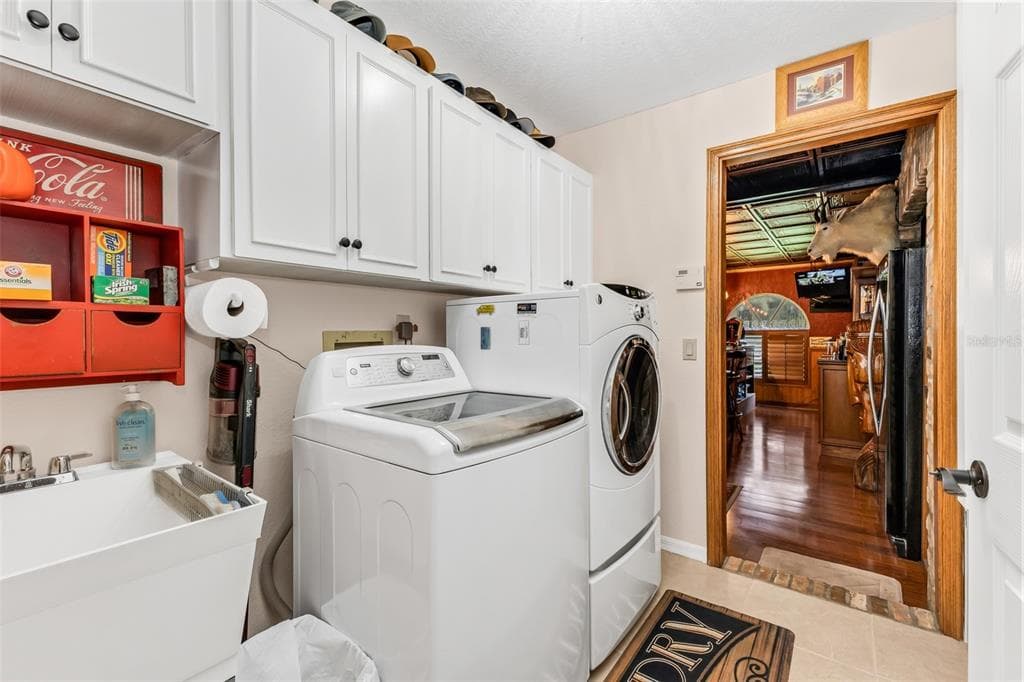 4225 ULMAN AVENUE photo 25