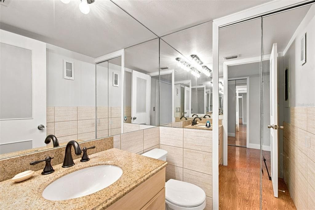 7700 SUN ISLAND DRIVE S 202 photo 6