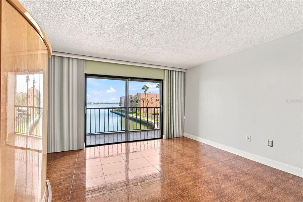 7700 SUN ISLAND DRIVE S 202 photo 17