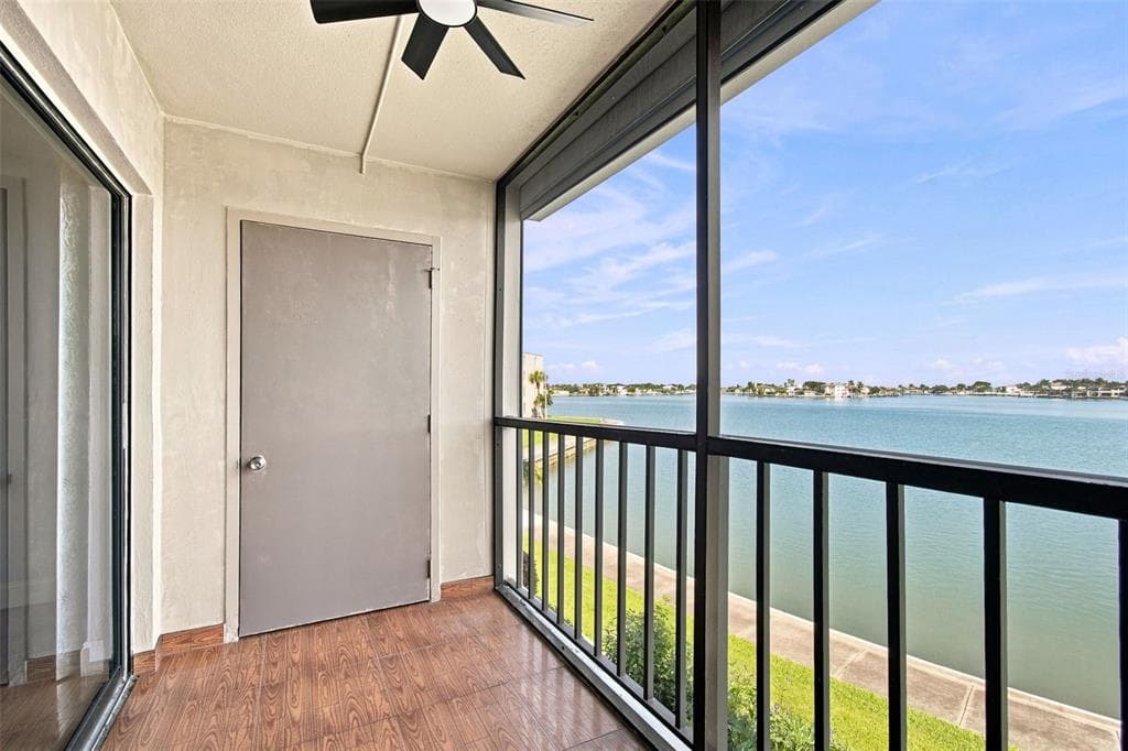 7700 SUN ISLAND DRIVE S 202 photo 22
