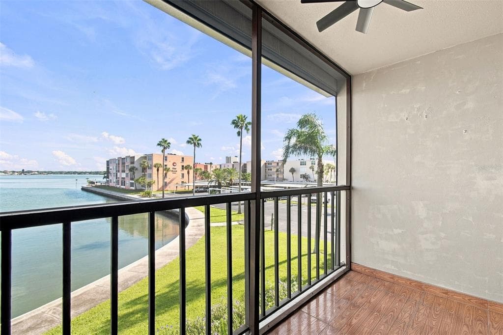 7700 SUN ISLAND DRIVE S 202 photo 24