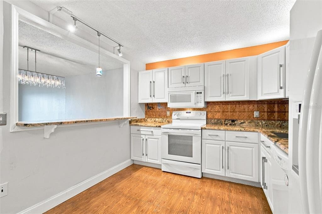 7700 SUN ISLAND DRIVE S 202 photo 10