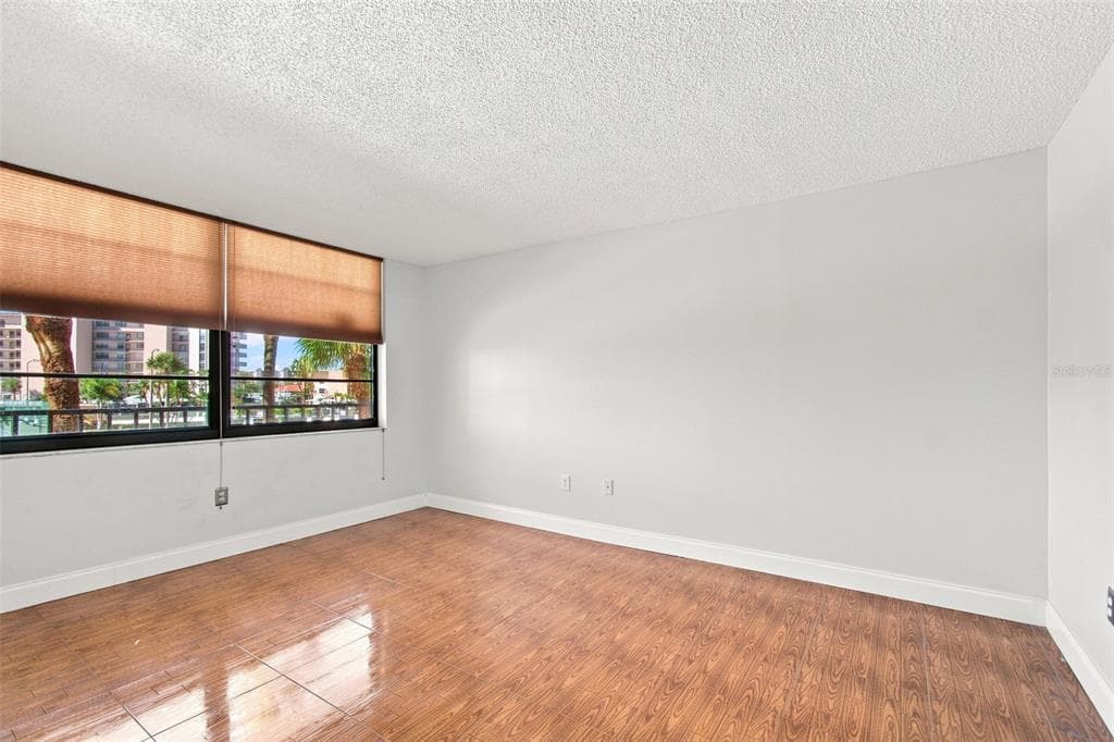 7700 SUN ISLAND DRIVE S 202 photo 25