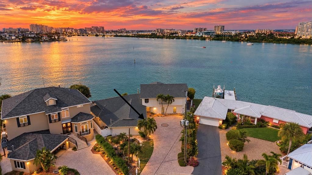 290 BAYSIDE DRIVE photo 1