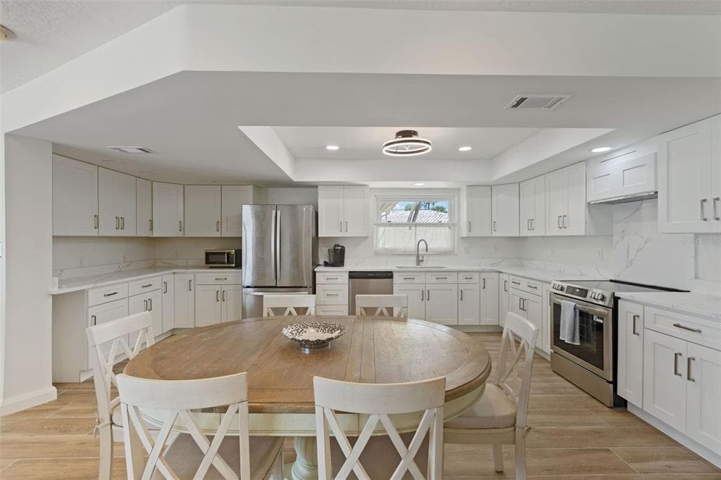 290 BAYSIDE DRIVE photo 18