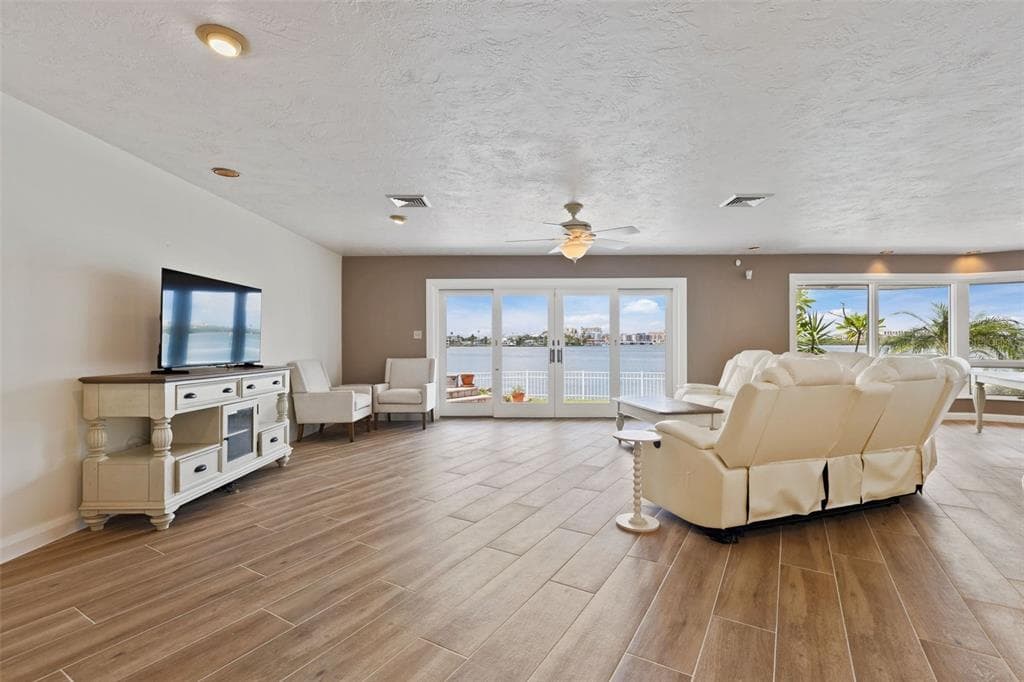 290 BAYSIDE DRIVE photo 25