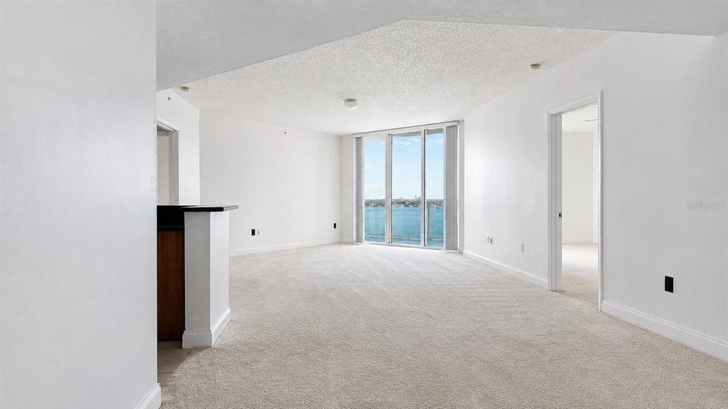241 RIVERSIDE DRIVE 2006 photo 2