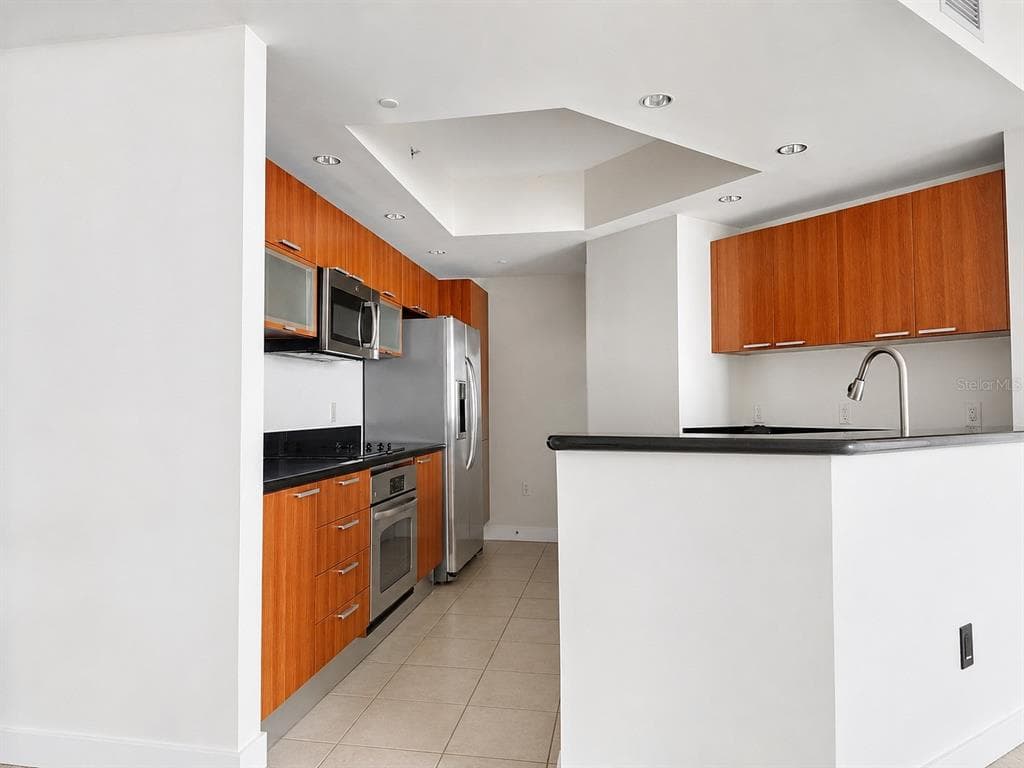 241 RIVERSIDE DRIVE 2006 photo 17