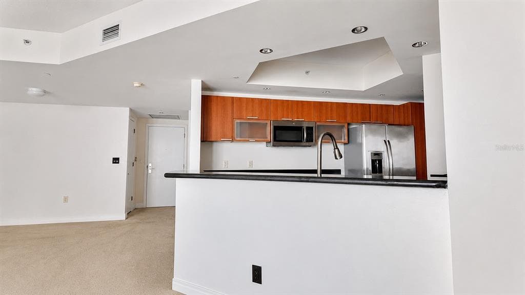 241 RIVERSIDE DRIVE 2006 photo 7