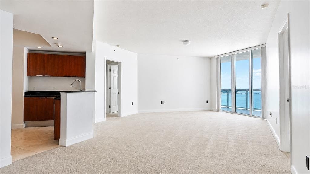 241 RIVERSIDE DRIVE 2006 photo 3