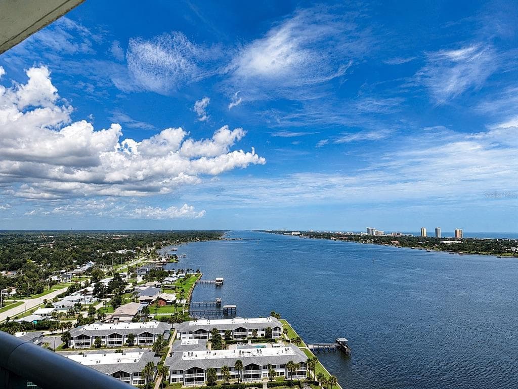 241 RIVERSIDE DRIVE 2006 photo 20