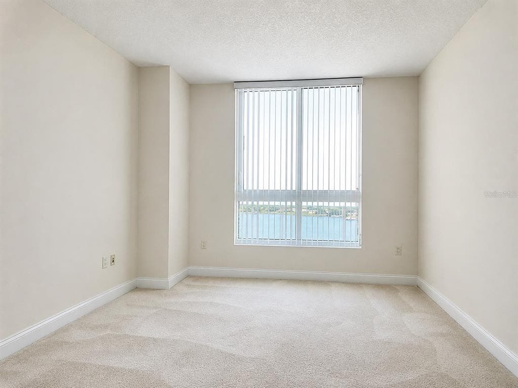 241 RIVERSIDE DRIVE 2006 photo 15