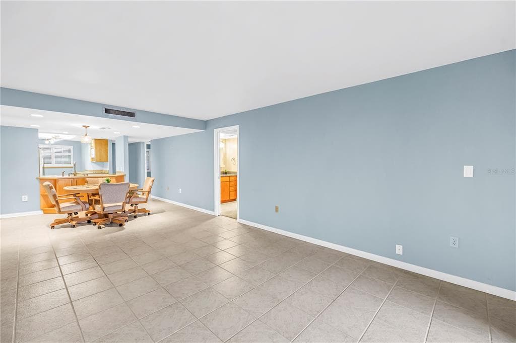 103 1ST STREET E 306 photo 20