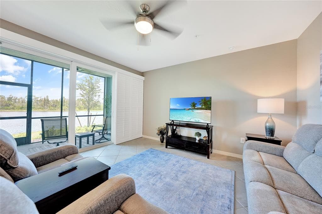14271 HERITAGE LANDING BOULEVARD 1516 photo 3