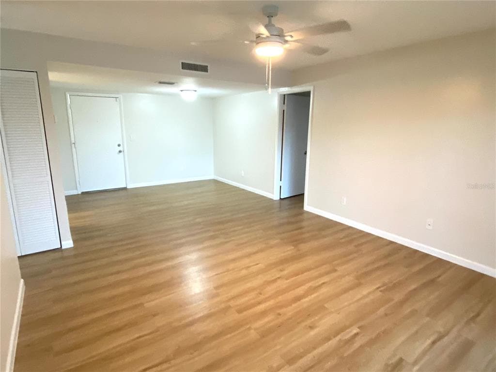 107 LAKE EVELYN DRIVE 107 photo 7
