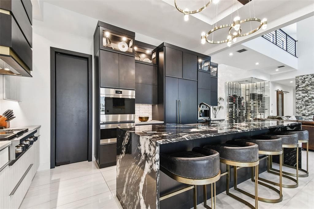 206 6TH STREET E photo 16