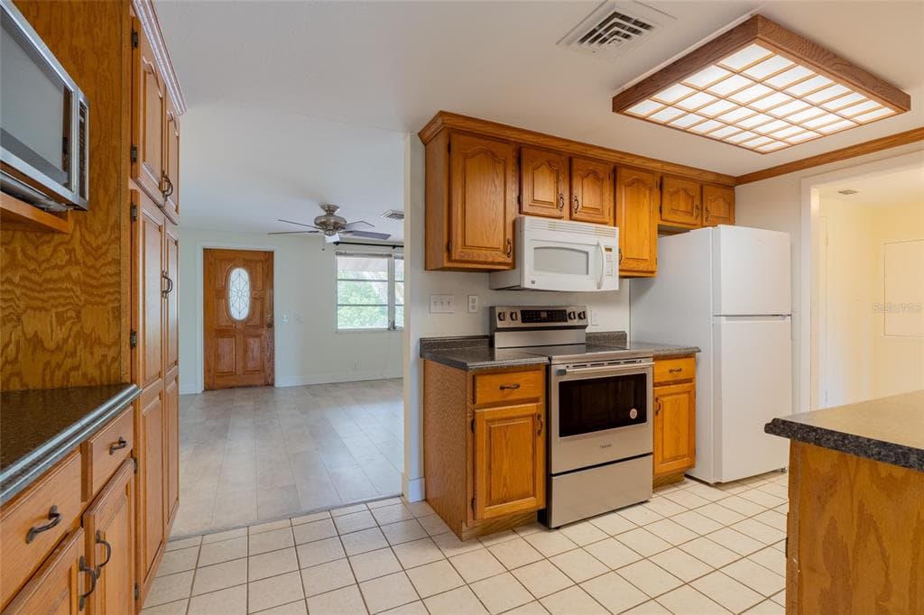 605 BARNES PARKWAY photo 14