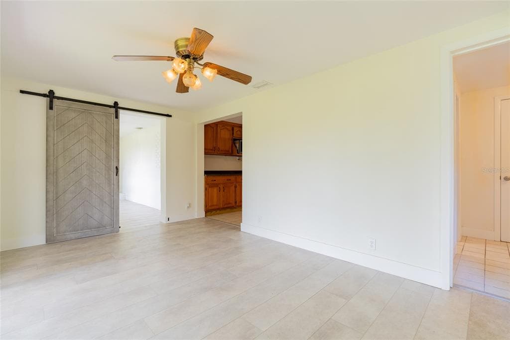 605 BARNES PARKWAY photo 25