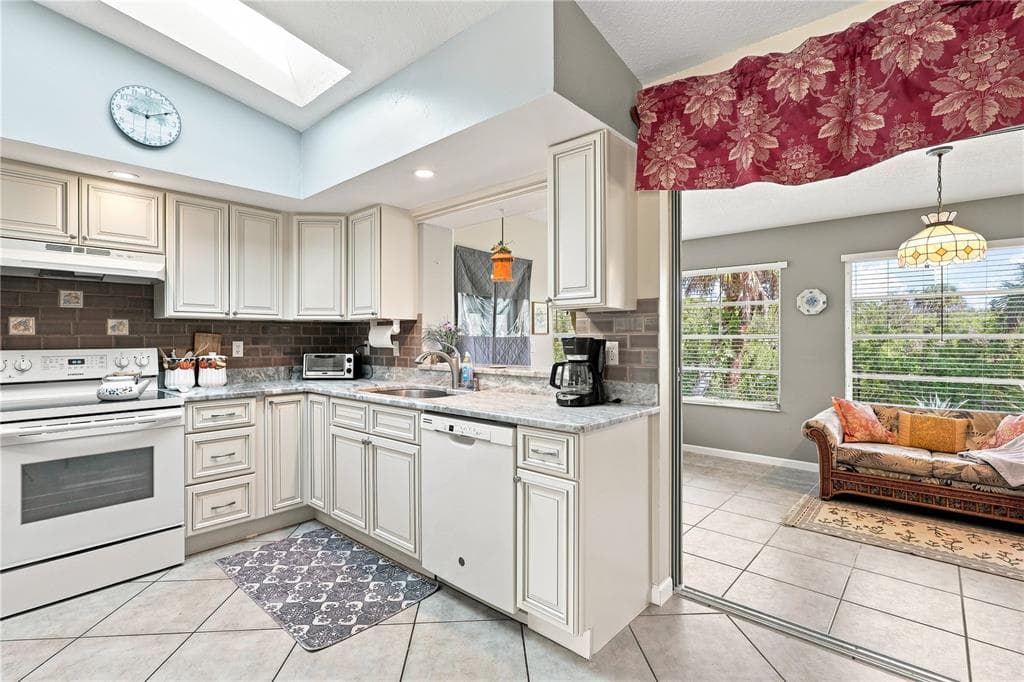 468 HARLAND STREET photo 6