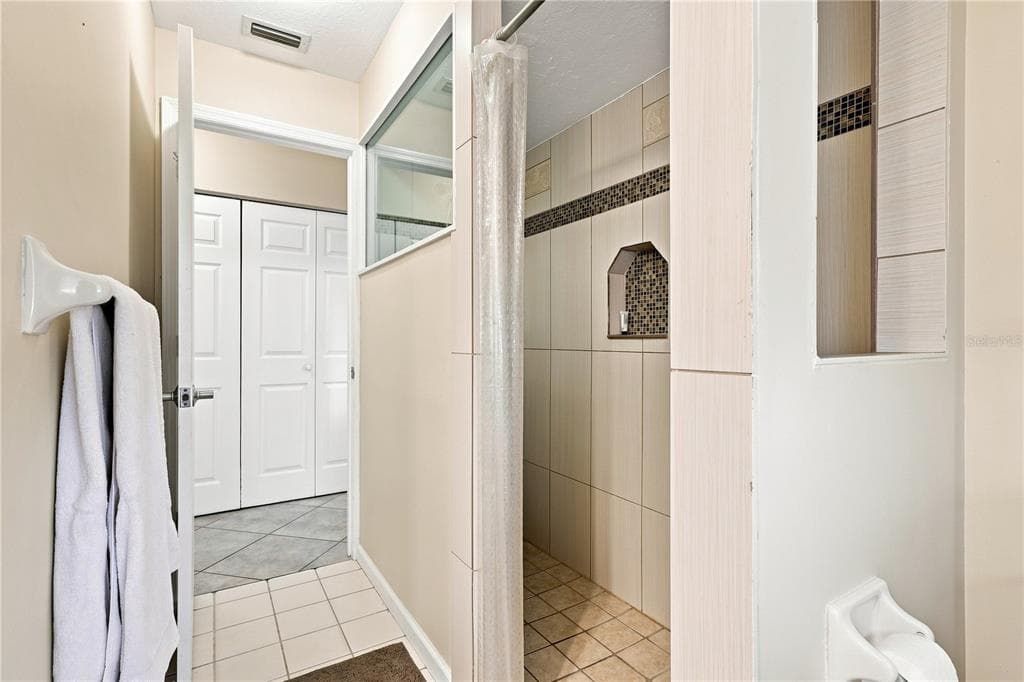 468 HARLAND STREET photo 13