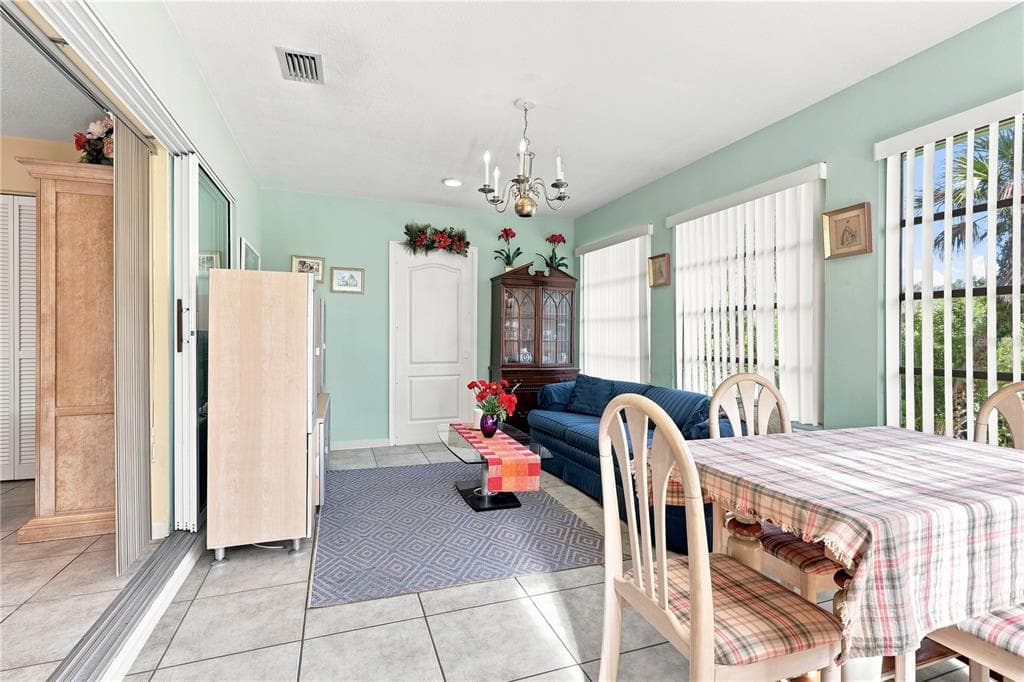 468 HARLAND STREET photo 17