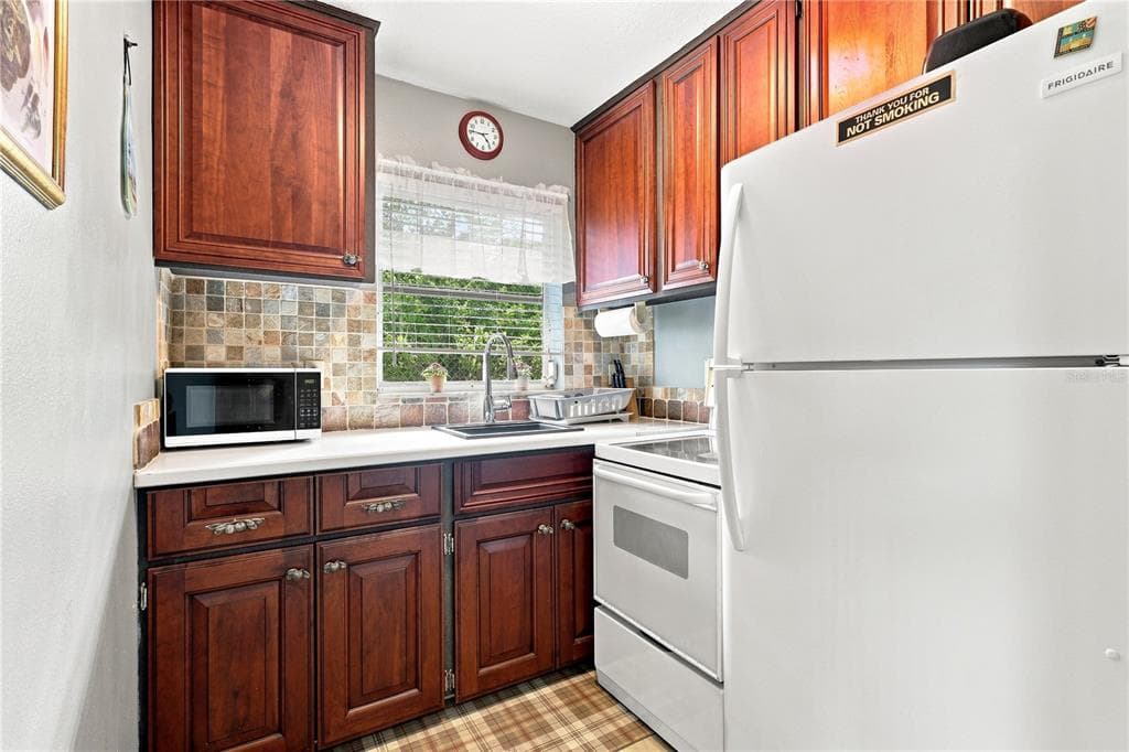 468 HARLAND STREET photo 22