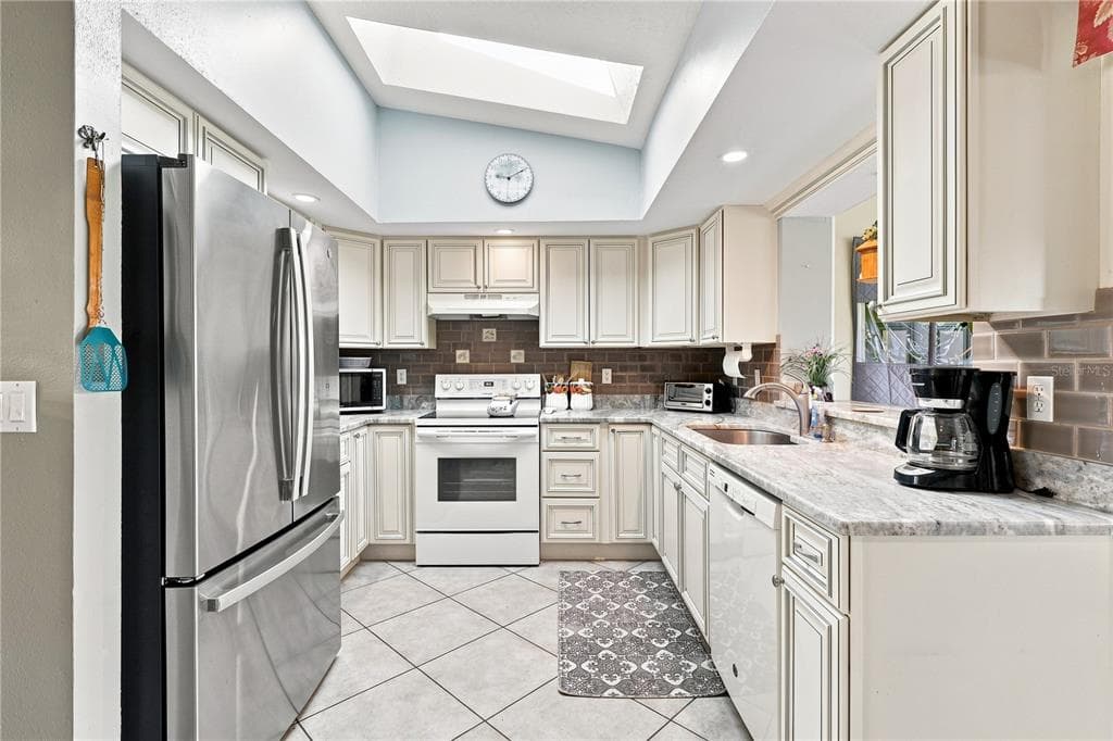 468 HARLAND STREET photo 7