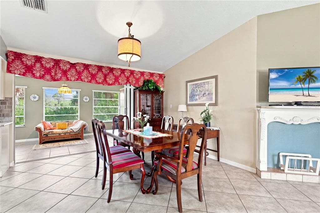 468 HARLAND STREET photo 5