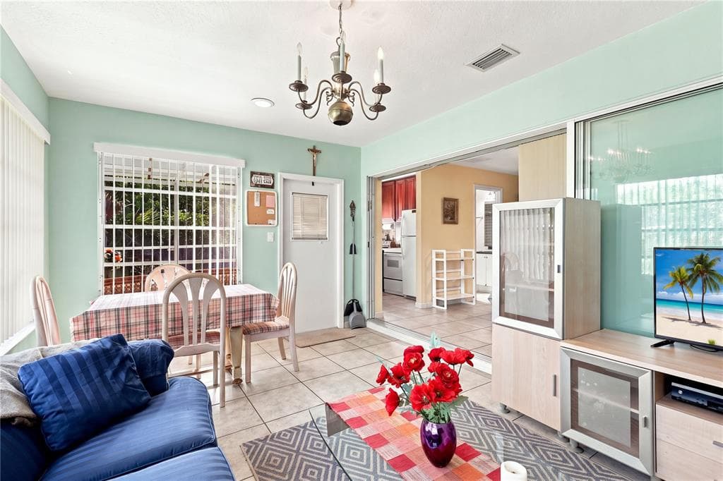 468 HARLAND STREET photo 18