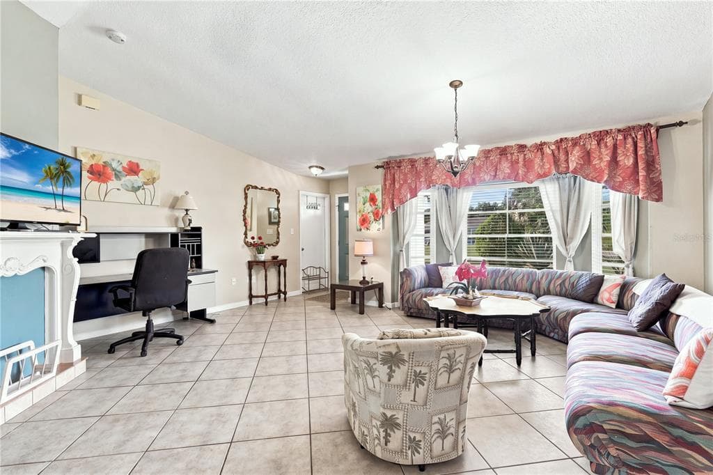 468 HARLAND STREET photo 4