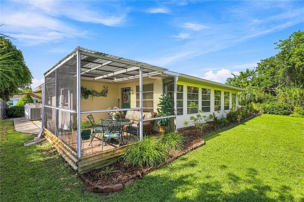 468 HARLAND STREET photo 25