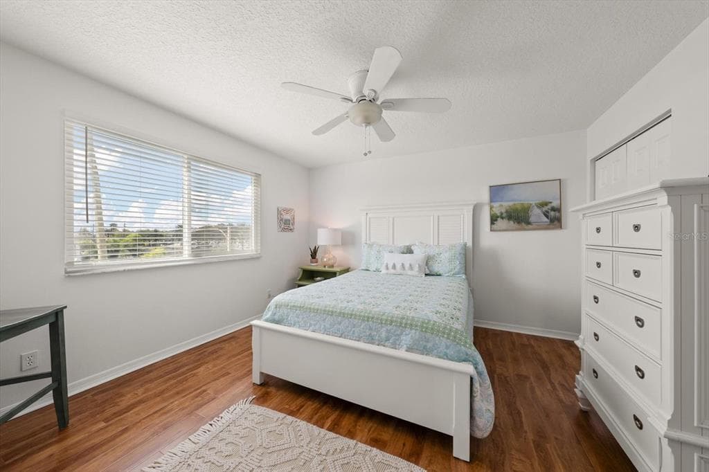 301 ISLAND WAY E photo 22
