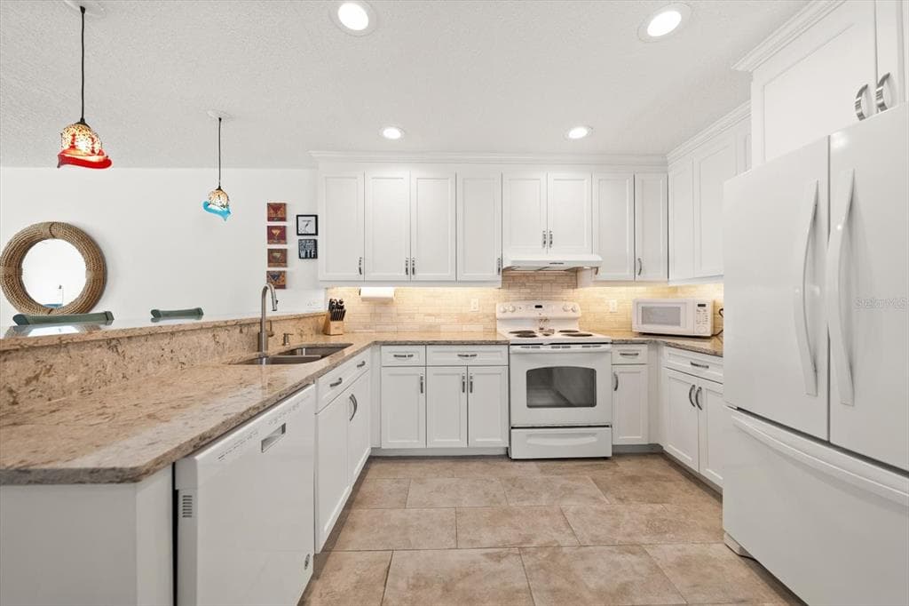 301 ISLAND WAY E photo 5
