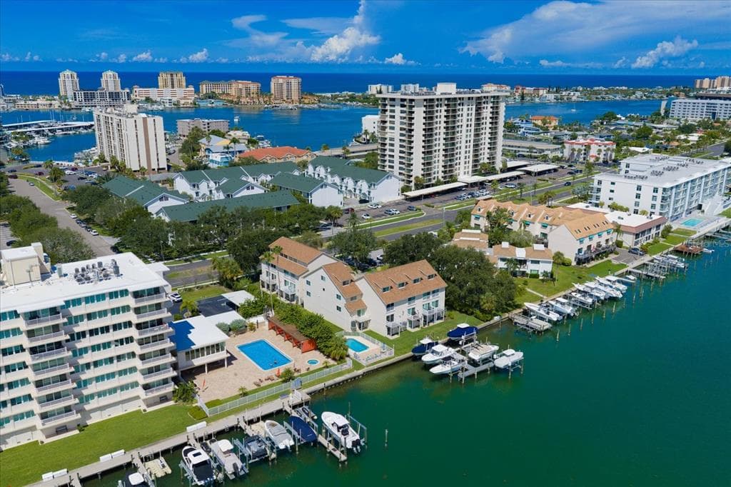 301 ISLAND WAY E photo 9