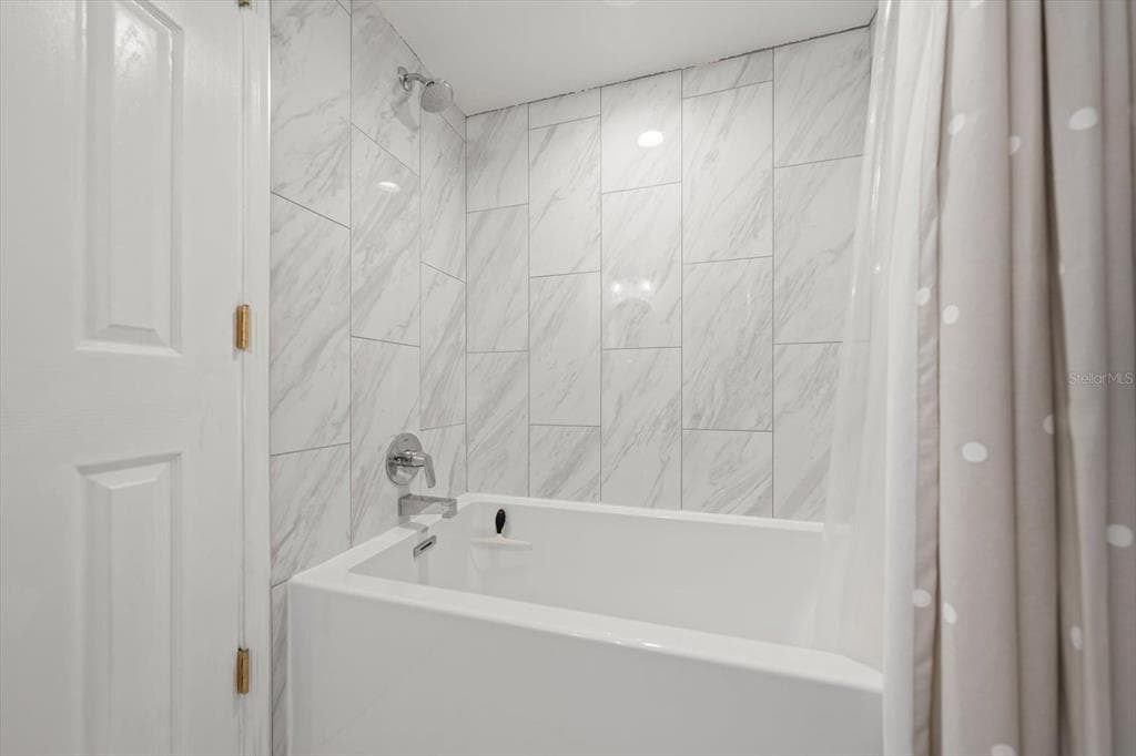 301 ISLAND WAY E photo 24