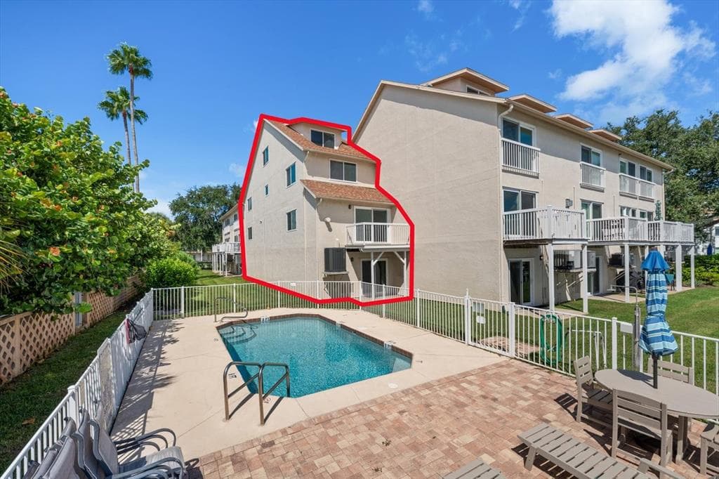 301 ISLAND WAY E photo 11