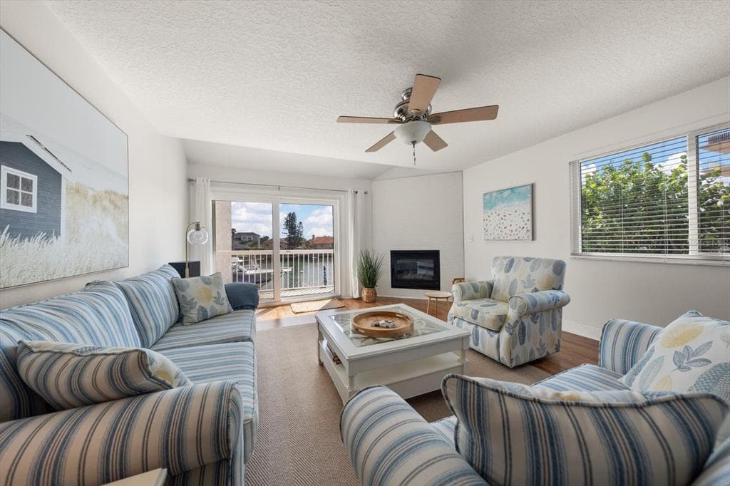301 ISLAND WAY E photo 4