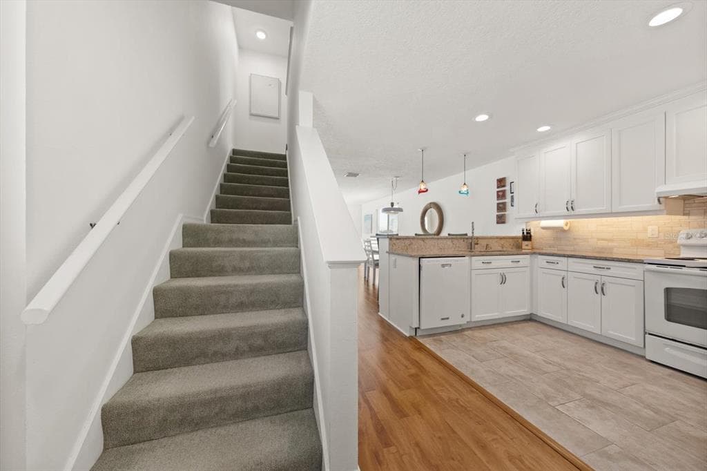 301 ISLAND WAY E photo 25