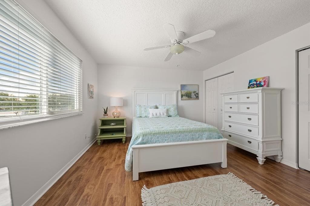 301 ISLAND WAY E photo 21