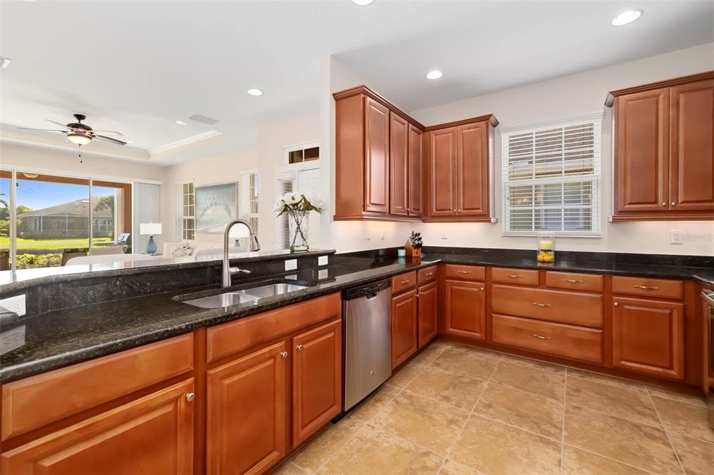 292 CAPULET DRIVE photo 23