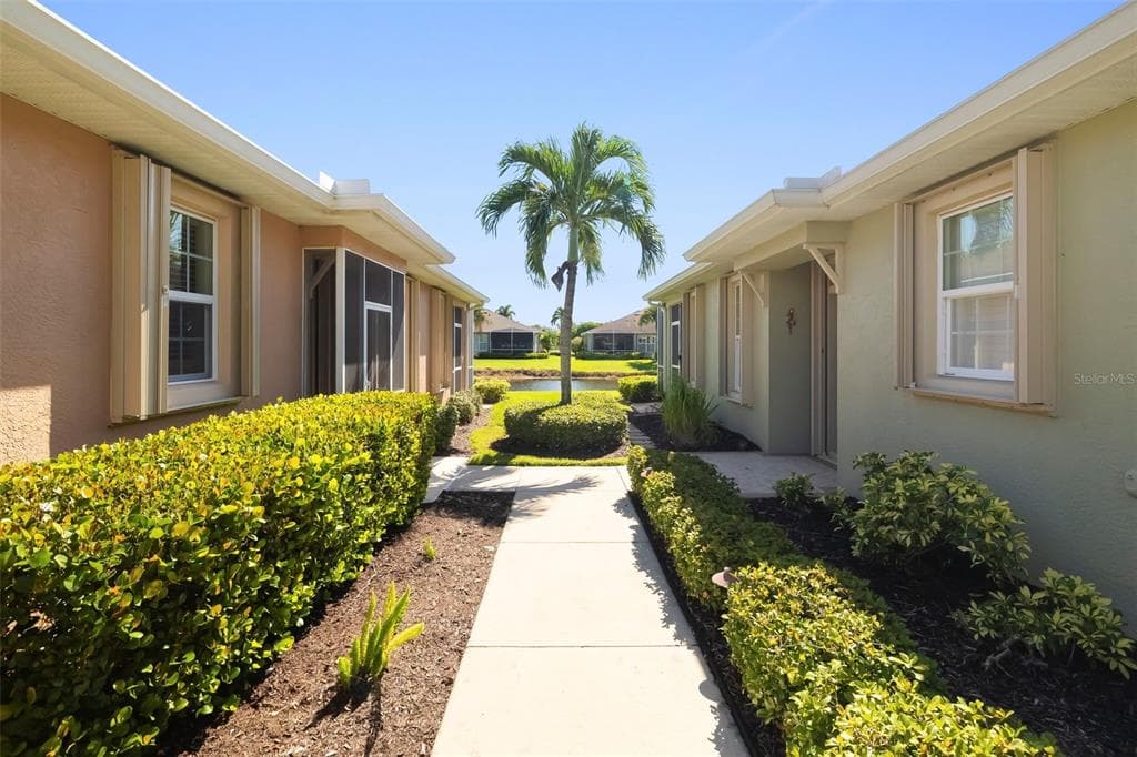 292 CAPULET DRIVE photo 6
