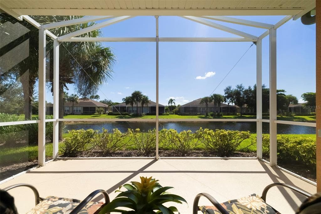292 CAPULET DRIVE photo 16